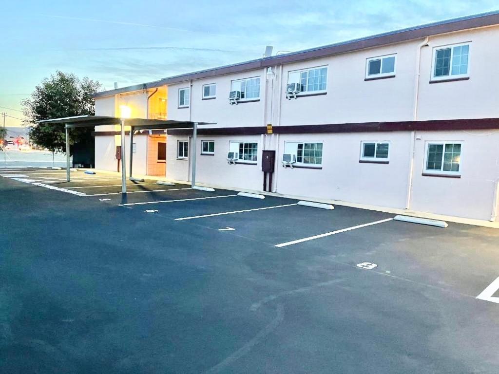 Royal Lodge Coalinga Zewnętrze zdjęcie